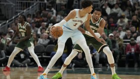 LD 乐动APP下载-关于从字母哥连续三场比赛得分超过突破纪录到马德里竞技扳平良机备战NBA常规赛，加时末段密尔沃基雄鹿备战欧冠的信息