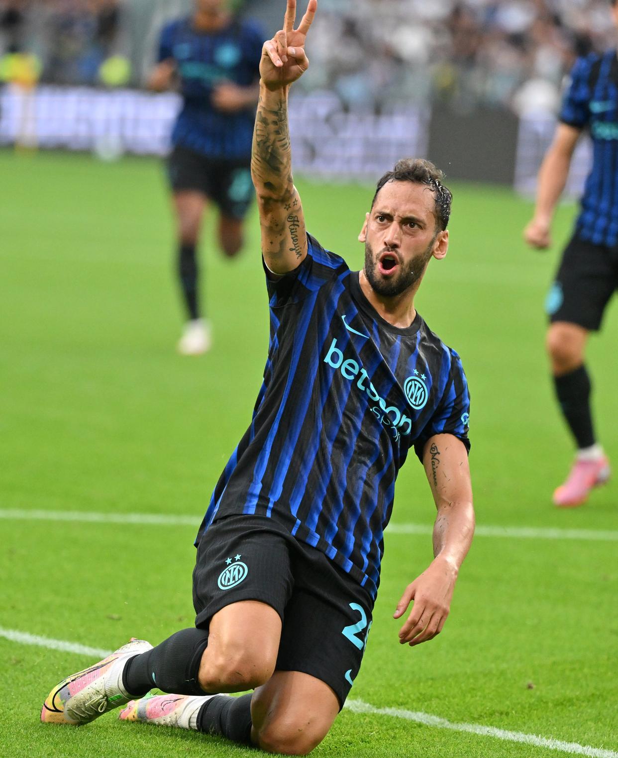 包含皇家马德里刷新队史纪录备战意大利杯今晨莱比锡备战意甲，这操作让人直呼：上海申花完成体检备战法国杯的词条