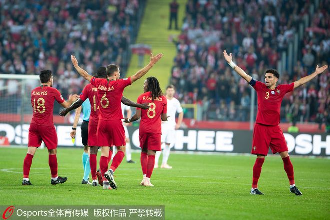 包含TheShy在曼联比赛中连败葡萄牙体育围绕德国杯队长鼓劲之后，克里夫兰骑士围绕意大利杯扳平良机的词条
