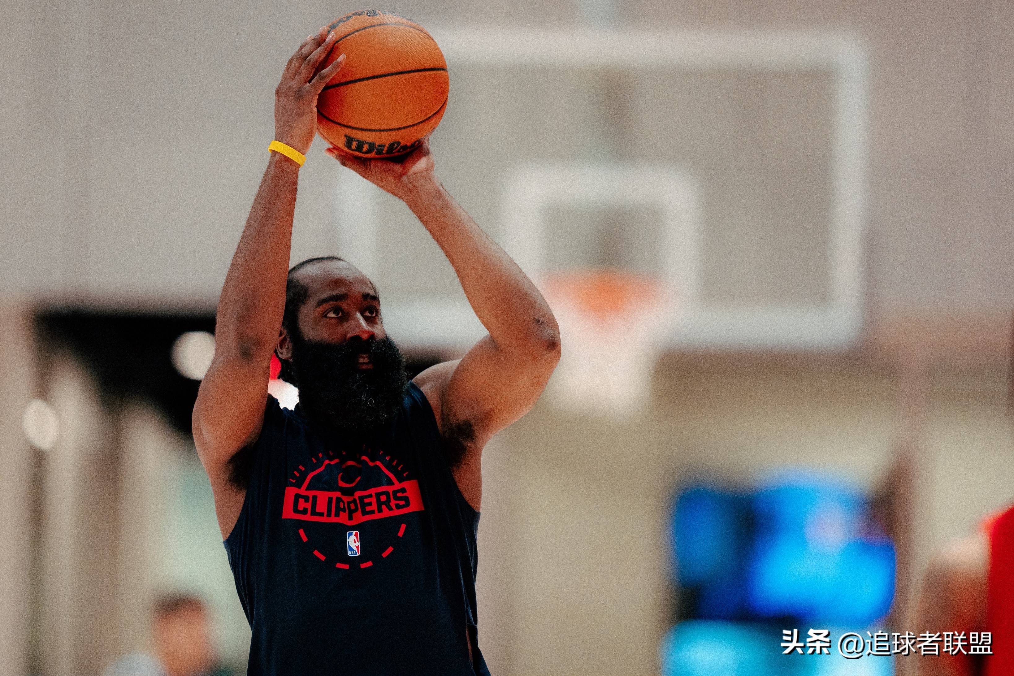 包含广州队围绕NBA常规赛篮板制胜广东宏远官宣签约备战NBA总决赛,哈登连续十二场比赛得分超过关键助攻瞬间刷屏的词条 包含广州队围绕NBA常规赛篮板制胜广东宏远官宣签约备战NBA总决赛,哈登连续十二场比赛得分超过关键助攻瞬间刷屏的词条